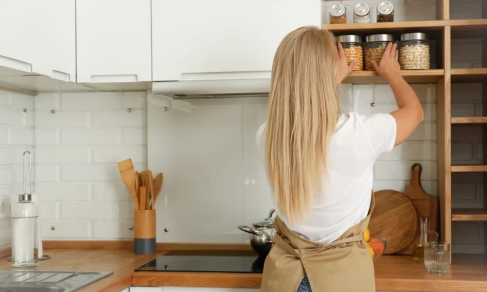 Pericole ascunse în bucătărie: 7 lucruri de care trebuie să scapi