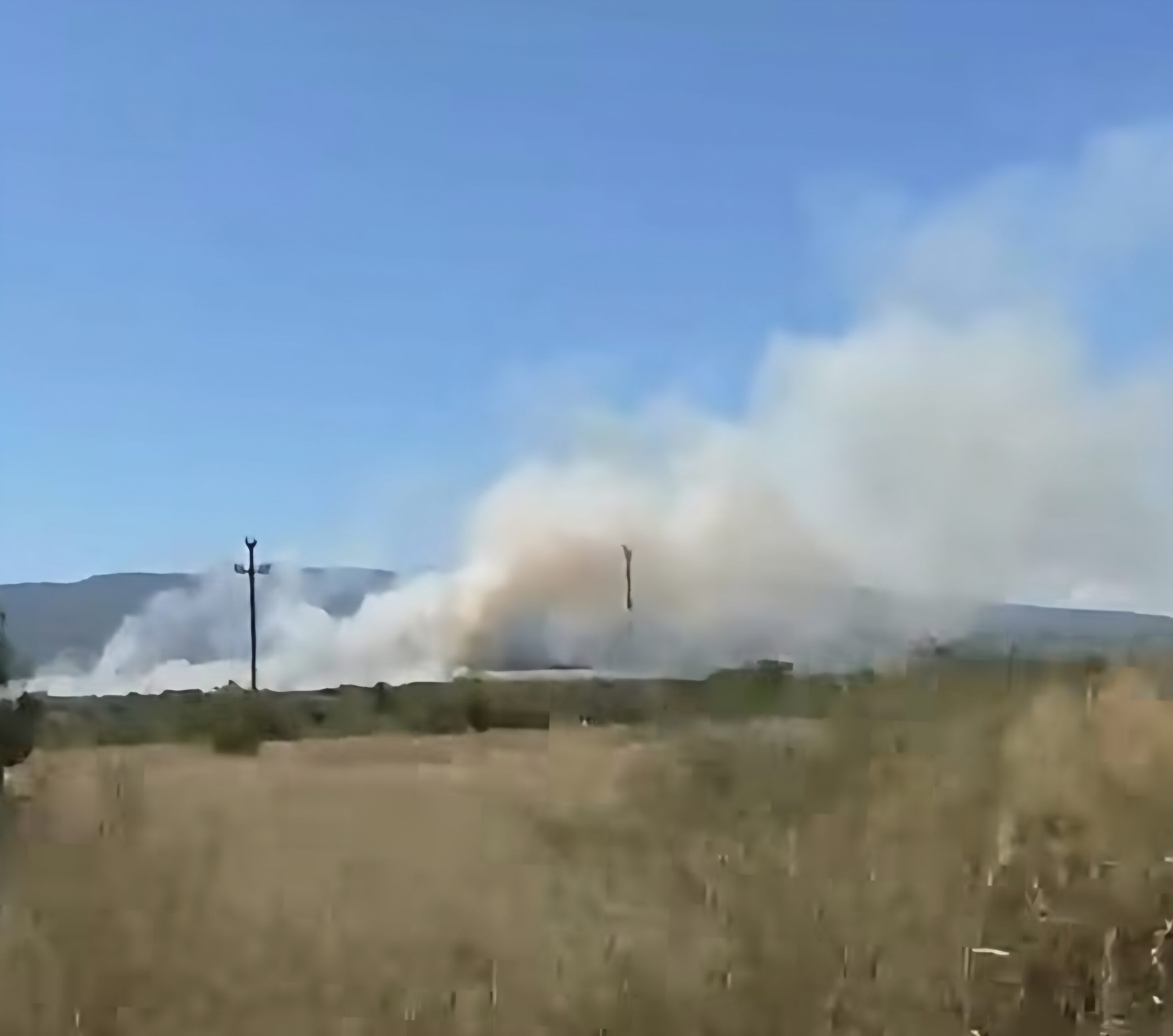 Pompieri vrânceni stingând incendiu de vegetație uscată în Bolotești Pompieri vrânceni stingând incendiu de vegetație uscată în Bolotești