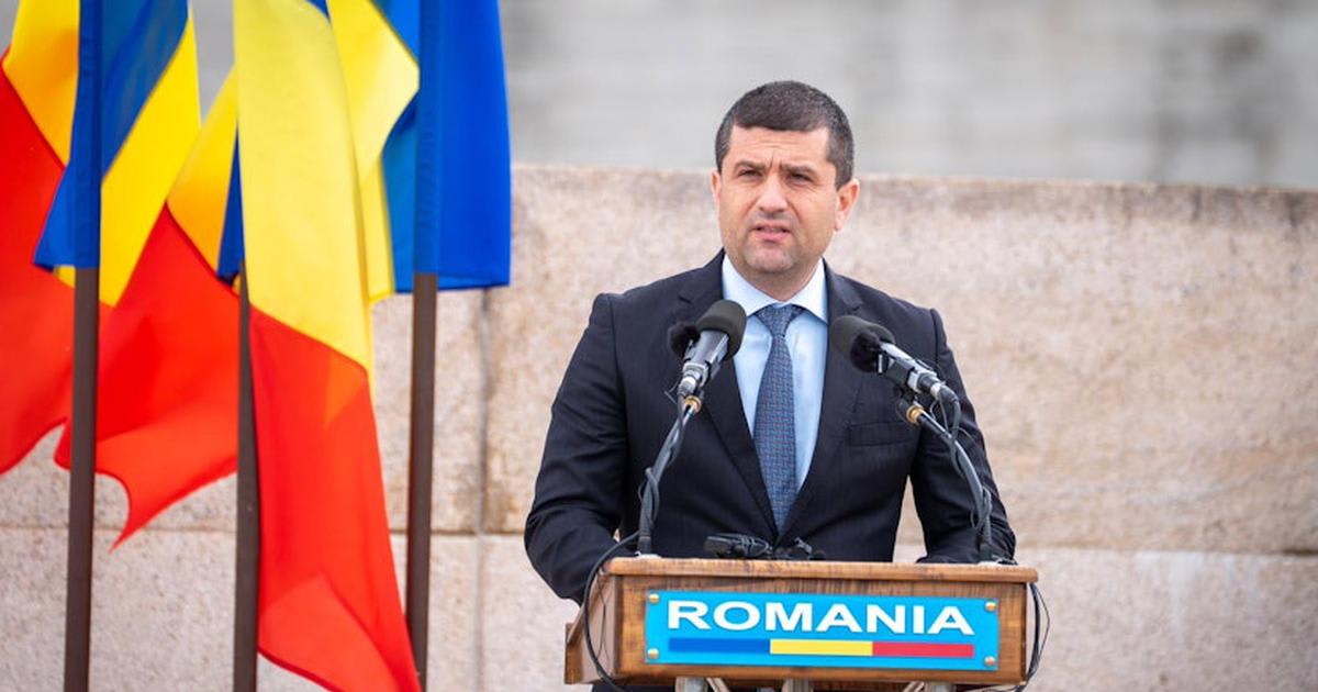 Ministrul Apărării Radu Miruță discutând despre drone Ministrul Apărării Radu Miruță discutând despre drone