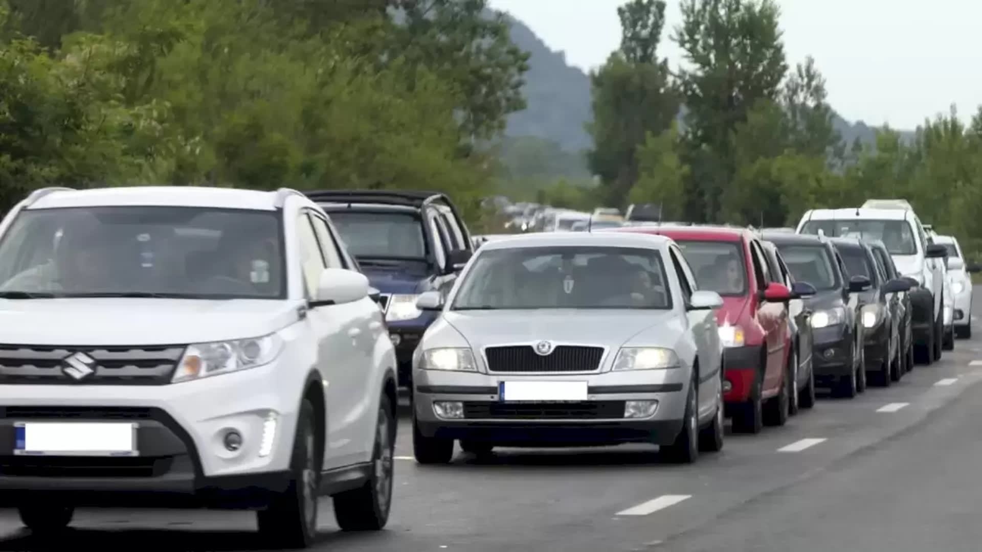 Trafic aglomerat pe drumurile spre București în final de weekend Trafic aglomerat pe drumurile spre București în final de weekend