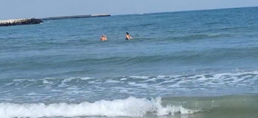 Salvamari intervenind pentru salvarea minorilor din mare la Eforie Nord