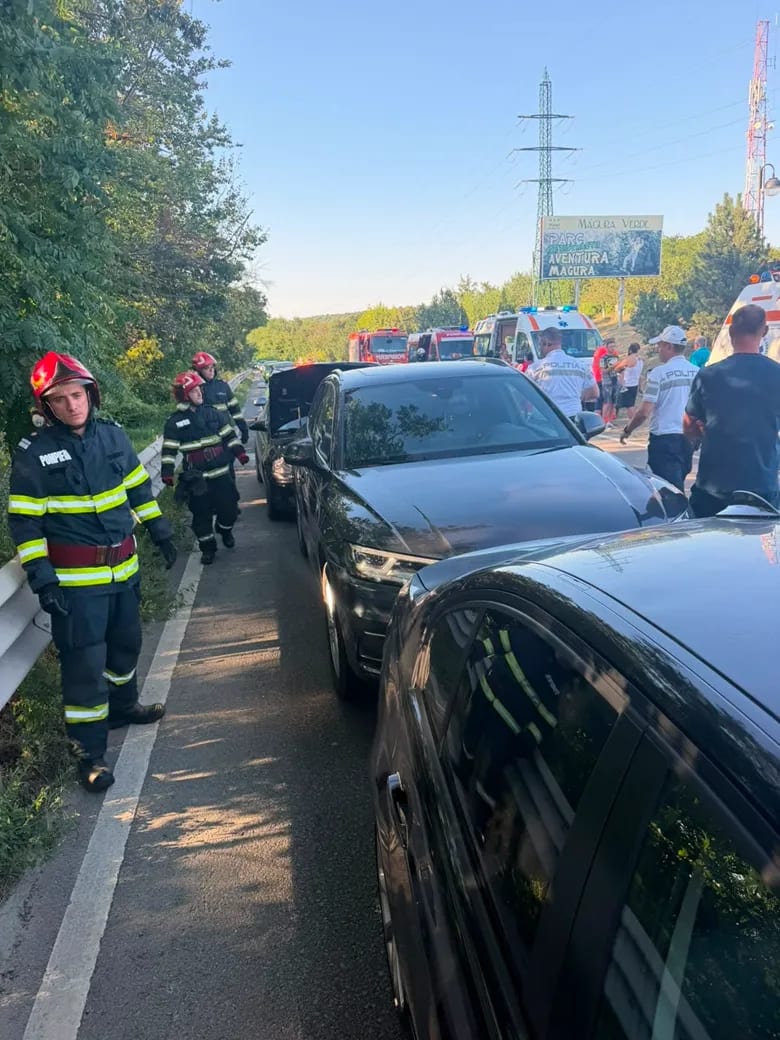 Un accident grav pe DN11 Bacău – Onești: patru persoane, inclusiv doi copii, au ajuns la spital