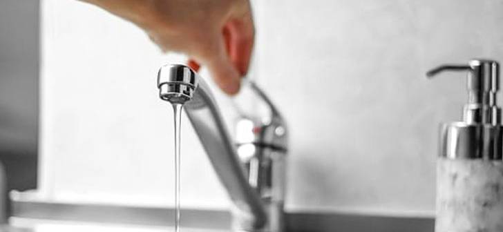 Echipaj de muncitori Aquatim efectuând lucrări de mentenanță în Timiș Echipaj de muncitori Aquatim efectuând lucrări de mentenanță în Timiș