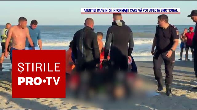 Salvamari în acțiune în mare agitată pe litoralul românesc Salvamari în acțiune în mare agitată pe litoralul românesc