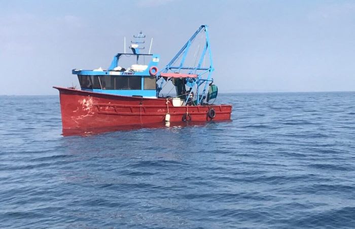Pescador românesc în activitate în Marea Neagră, poliție de frontieră Pescador românesc în activitate în Marea Neagră, poliție de frontieră