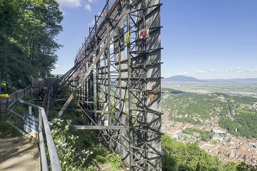 Turnul Alb și Strada Sforii în Brașov, închis pentru reabilitare Turnul Alb și Strada Sforii în Brașov, închis pentru reabilitare