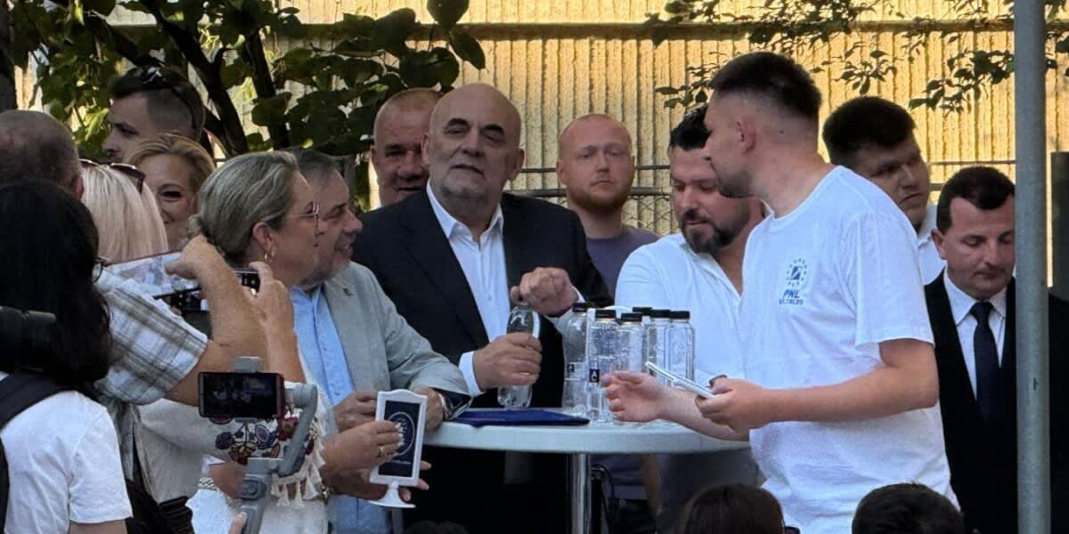 Vasile Rîmbu la sediul PNL Suceava Vasile Rîmbu la sediul PNL Suceava