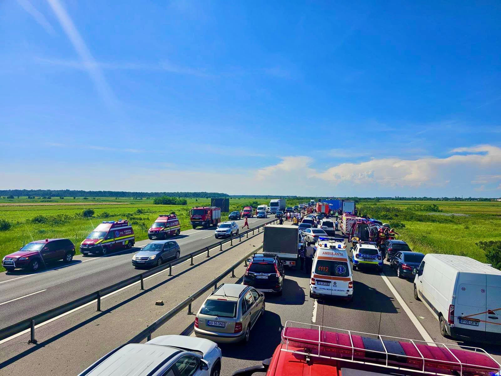 Mașini implicate în accident pe autostrada A2, trafic restricționat Mașini implicate în accident pe autostrada A2, trafic restricționat