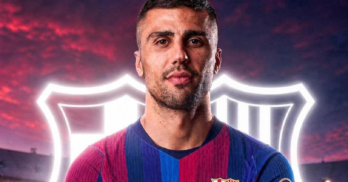Fotbalistul Rodri în tricoul naționalei Spaniei, pe teren Fotbalistul Rodri în tricoul naționalei Spaniei, pe teren