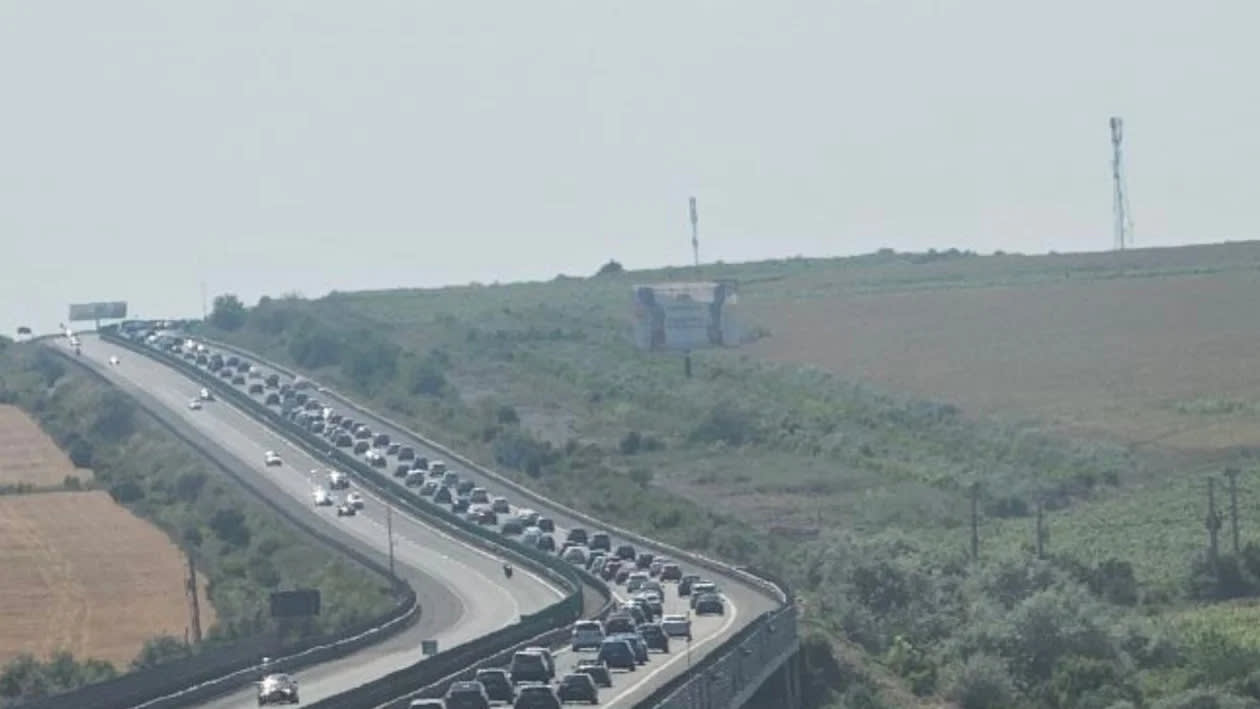 Victima unui accident pe A2 reclamă comportament nepotrivit al polițistului: „Urla la mamă și-i înjura”
