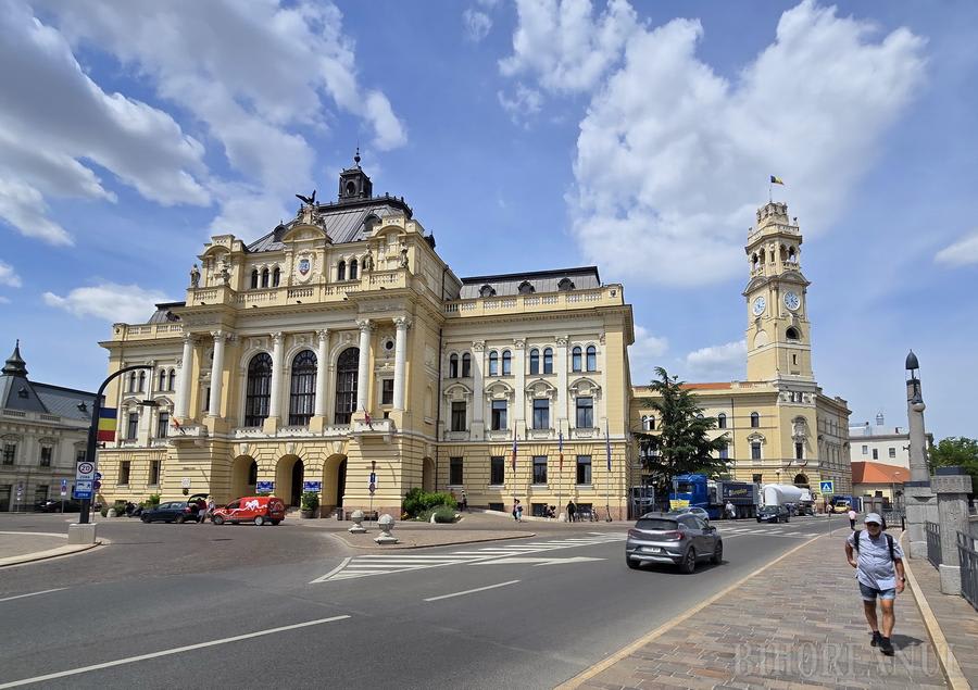Clădirea Primăriei Oradea în timpul întreruperii de curent Clădirea Primăriei Oradea în timpul întreruperii de curent