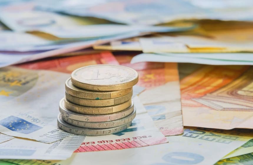 Care sunt limitele plăților cu numerar în UE în 2026 și ce reguli se aplică în România