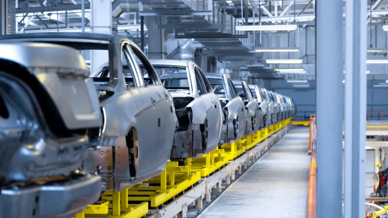 Criza din Orientul Mijlociu afectează industria auto: uleiul de motor devine mai scump și caută soluții alternative