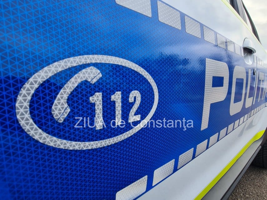 Polițiști constănțeni verificând autovehicule pe litoral Polițiști constănțeni verificând autovehicule pe litoral