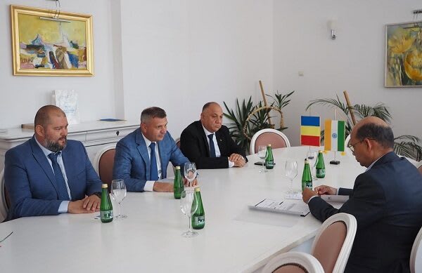 Ambasadorul Mohapatra și președintele Hurduzeu în discuție la Reșița