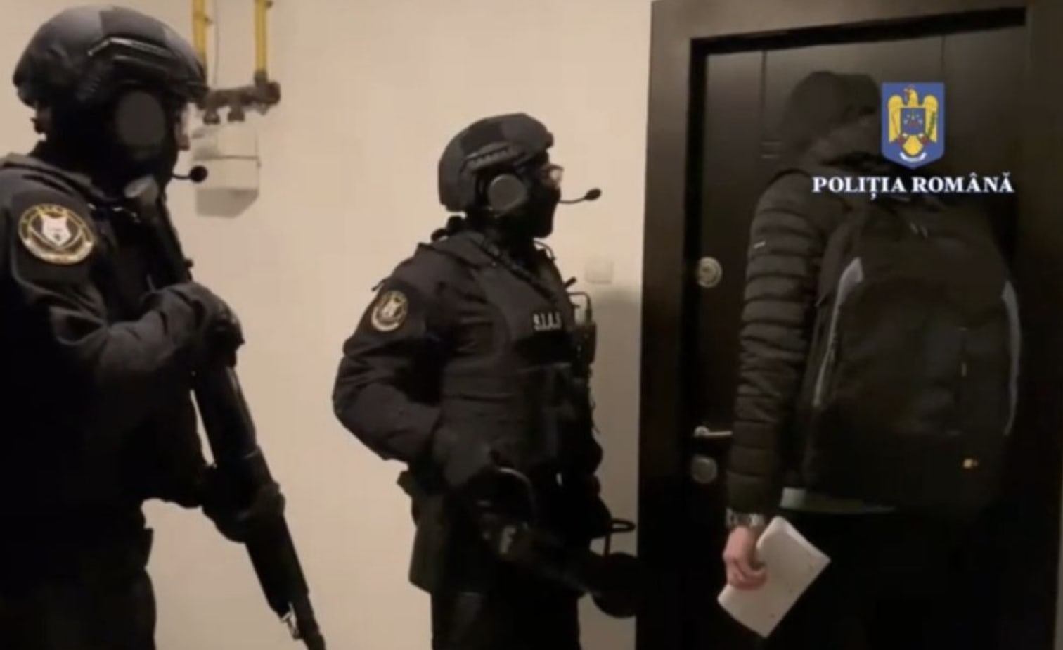 Polițist în uniformă cu percheziție la domiciliu, Timiș Polițist în uniformă cu percheziție la domiciliu, Timiș