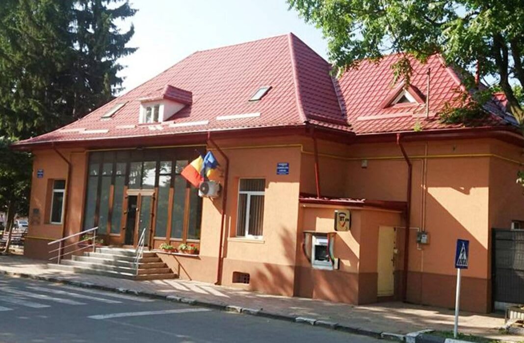 Lucrări de reabilitare la două școli din Filipeștii de Pădure: sala de sport va avea încălzire în pardoseală