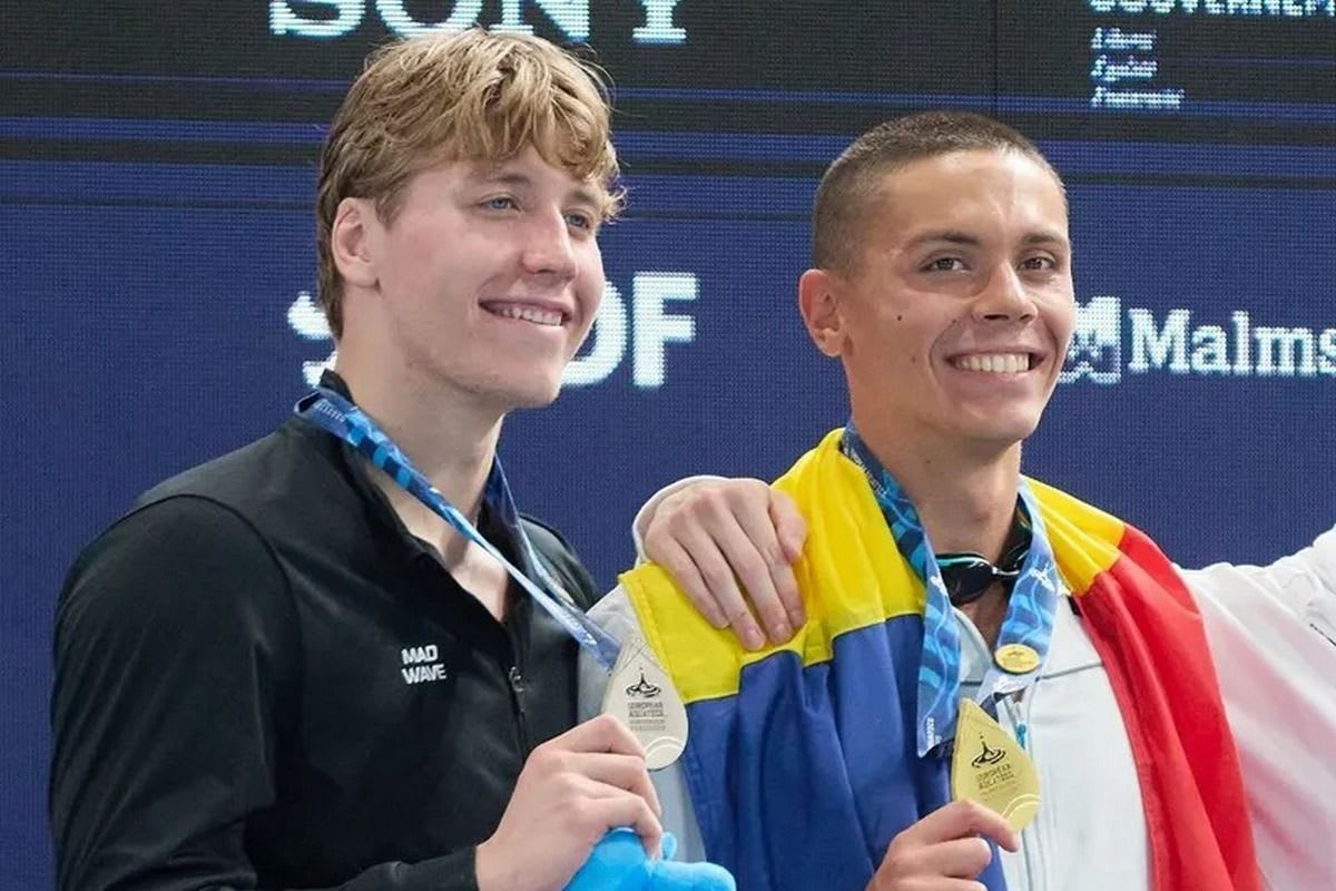 Egor Kornev și David Popovici pe podium la Paris Egor Kornev și David Popovici pe podium la Paris