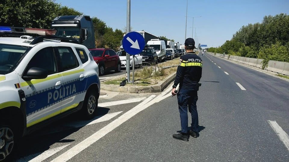Trafic dirijat pe A2 după accident între două camioane la Dor Mărunt