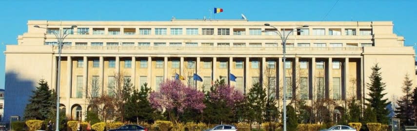 Nicușor Dan în fața Palatului Cotroceni, discutând despre criza politică