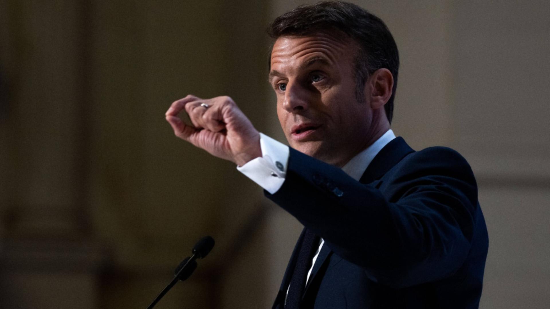 Emmanuel Macron ținând discurs de rămas-bun la Bormes-les-Mimosas Emmanuel Macron ținând discurs de rămas-bun la Bormes-les-Mimosas