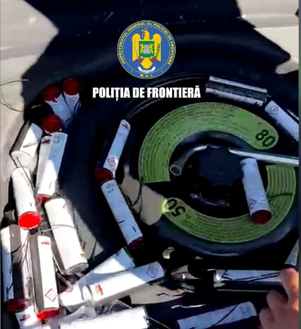 Polițiștii din Giurgiu au descoperit 205 articole pirotehnice ascunse în roata de rezervă a unei mașini înmatriculate în Olanda, șoferul fiind cercetat penal