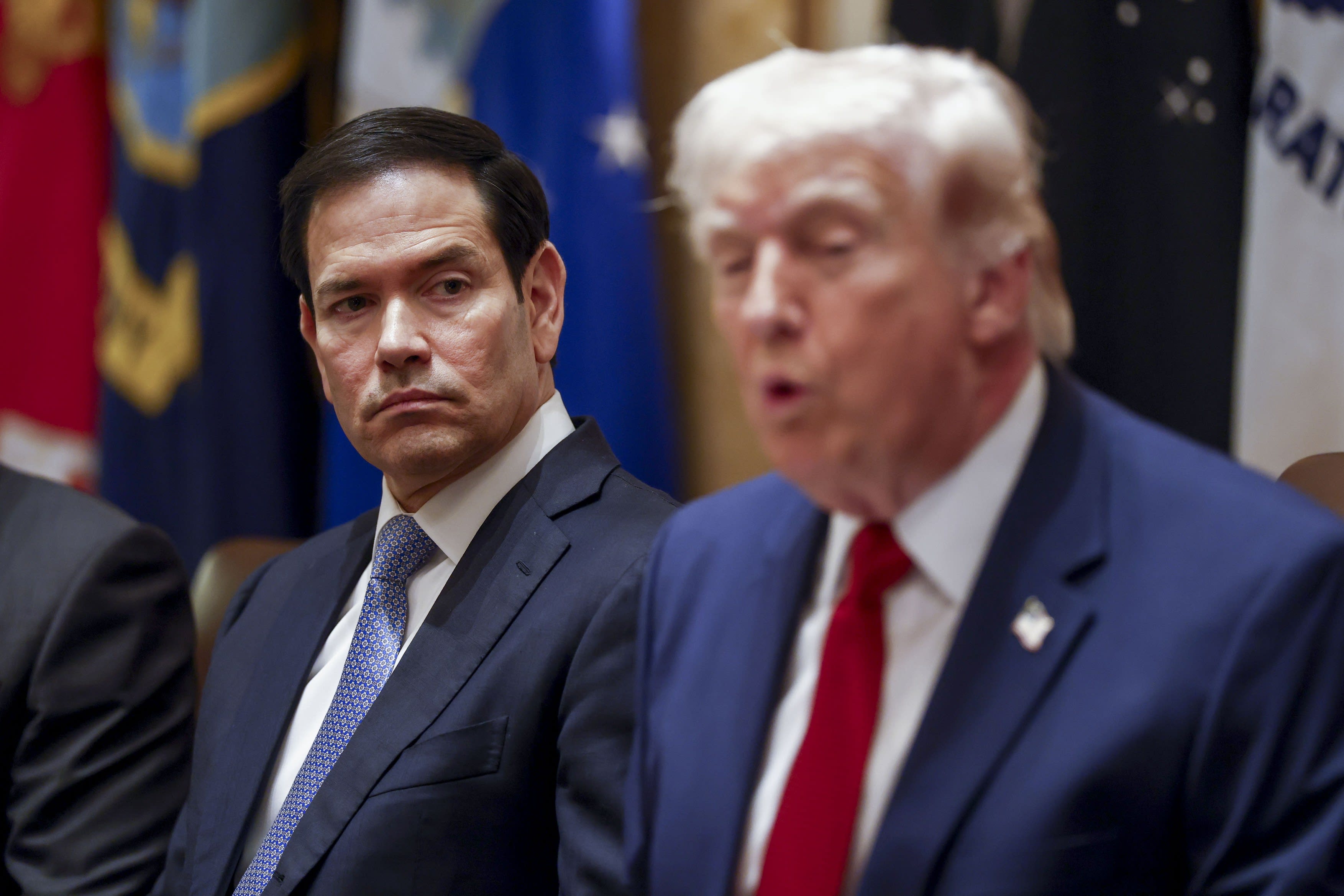 Trump afirmă că SUA nu mai poartă negocieri cu Iranul și menține Strâmtoarea Ormuz deschisă