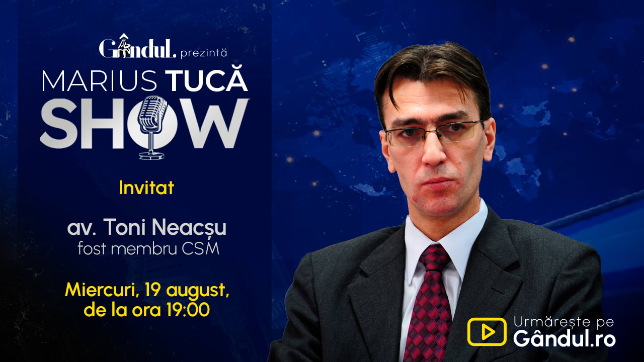Jurnalist moderând emisiunea live cu Toni Neacșu Jurnalist moderând emisiunea live cu Toni Neacșu