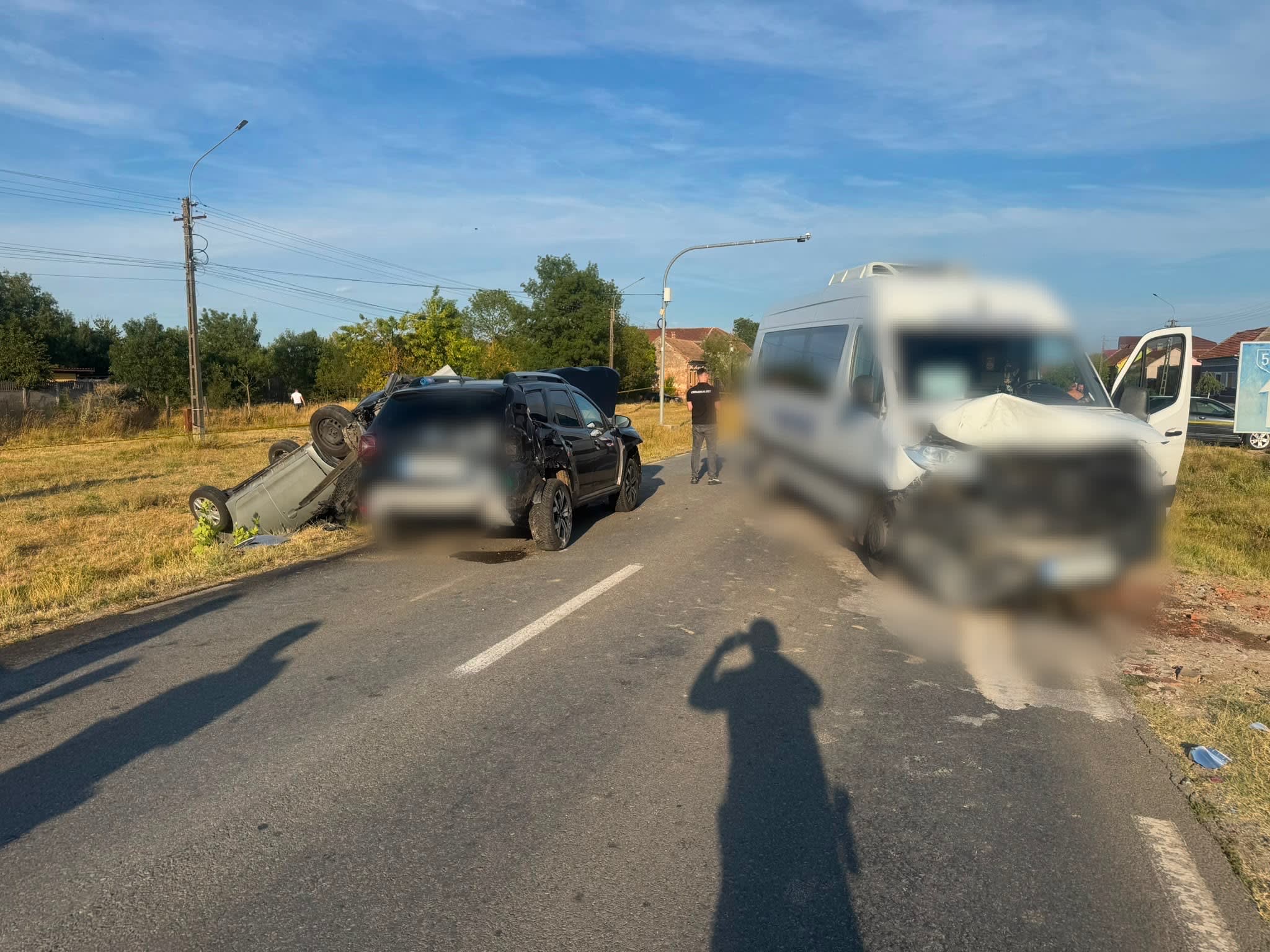 Echipaje de intervenție la locul accidentului rutier din Chevereșu Mare Echipaje de intervenție la locul accidentului rutier din Chevereșu Mare