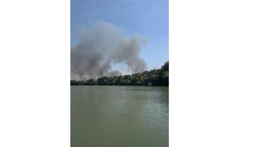 Salvatori ISU Tulcea supraveghează focarele de incendiu din zona Ostrovul Babina