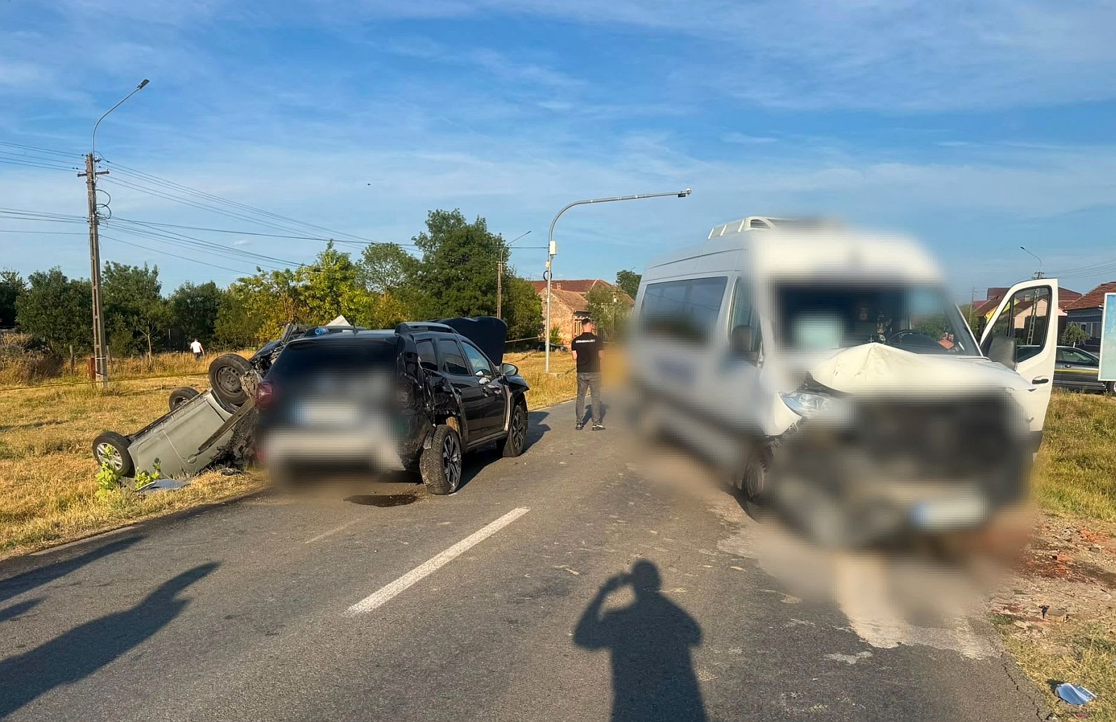 Echipaje de salvare intervenind la accident rutier în Timiș Echipaje de salvare intervenind la accident rutier în Timiș