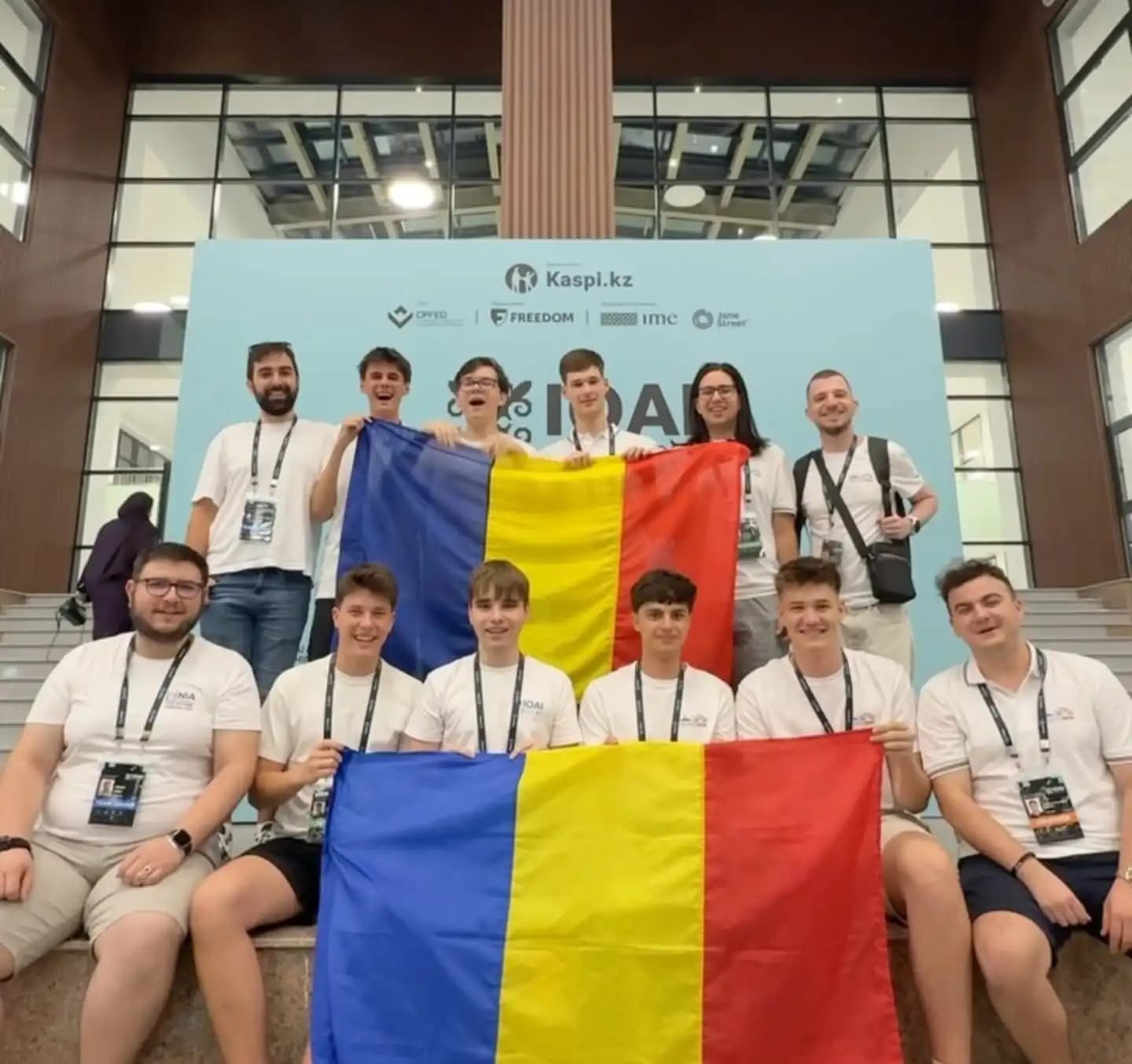 Elev român în fața computerului, medaliat la Olimpiada Internațională de Inteligență Artificială Elev român în fața computerului, medaliat la Olimpiada Internațională de Inteligență Artificială