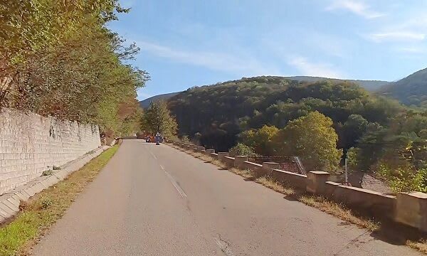 CNAIR a inițiat consolidarea DN 57B în Oravița pentru refacerea zidului de sprijin