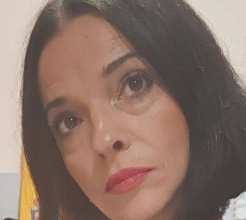 Elena Popa discutând despre compunerea rolului în teatru