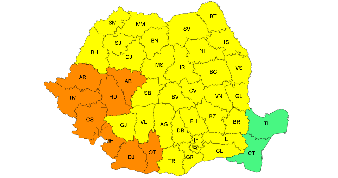 Persoană în soare cu pălărie și sticlă de apă, temperaturi ridicate în Galați Persoană în soare cu pălărie și sticlă de apă, temperaturi ridicate în Galați