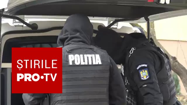 Polițiști în acțiune în timpul perchezițiilor la Covasna Polițiști în acțiune în timpul perchezițiilor la Covasna