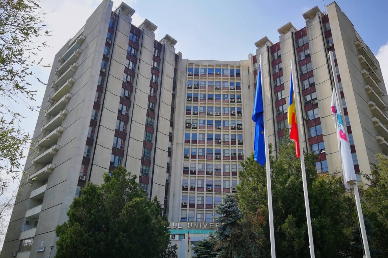 Un medic rezident s-a sinucis la București, după ce a sărit de la etajul superior al spitalului
