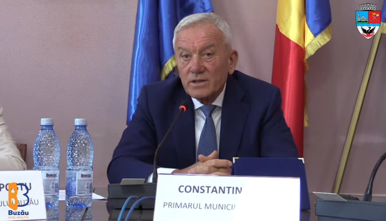 Constantin Toma în emisiune la Radio Campus, Buzău Constantin Toma în emisiune la Radio Campus, Buzău