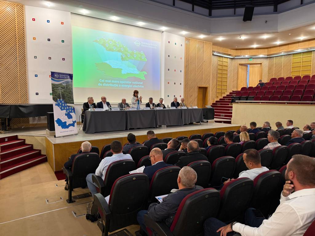 Reprezentanți Electrica și primari din Brașov în discuție despre infrastructura energetică Reprezentanți Electrica și primari din Brașov în discuție despre infrastructura energetică