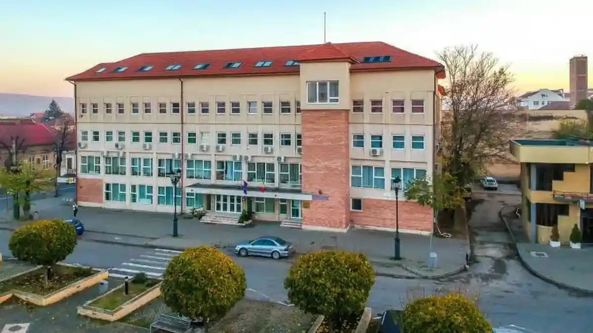 Judecătoria Alba Iulia îl condamnă pe un tânăr pentru mărturie mincinoasă în dosar cu substanțe psihoactive