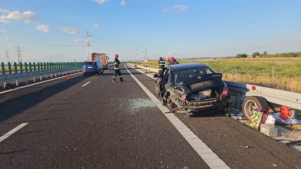 Accident rutier cu trei autoturisme pe DEx12 între Craiova și Pitești