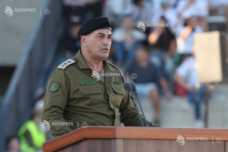 General Eyal Zamir vizitând trupele israeliene în Siria General Eyal Zamir vizitând trupele israeliene în Siria