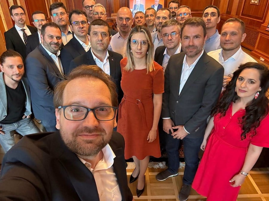 USR i-a acordat un vot unanim de încredere lui Dominic Fritz: „Mafia sistemului a crezut că ne va dezbina”