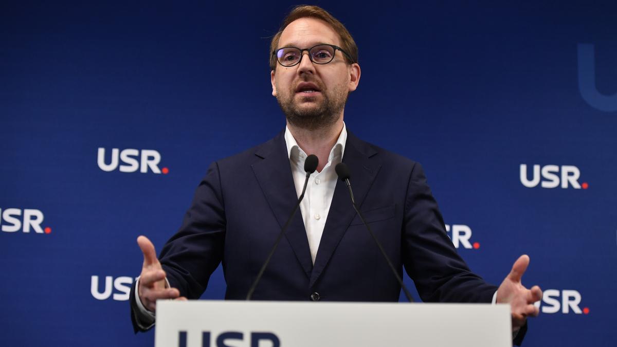 Dominic Fritz în timpul votului în cadrul USR Dominic Fritz în timpul votului în cadrul USR