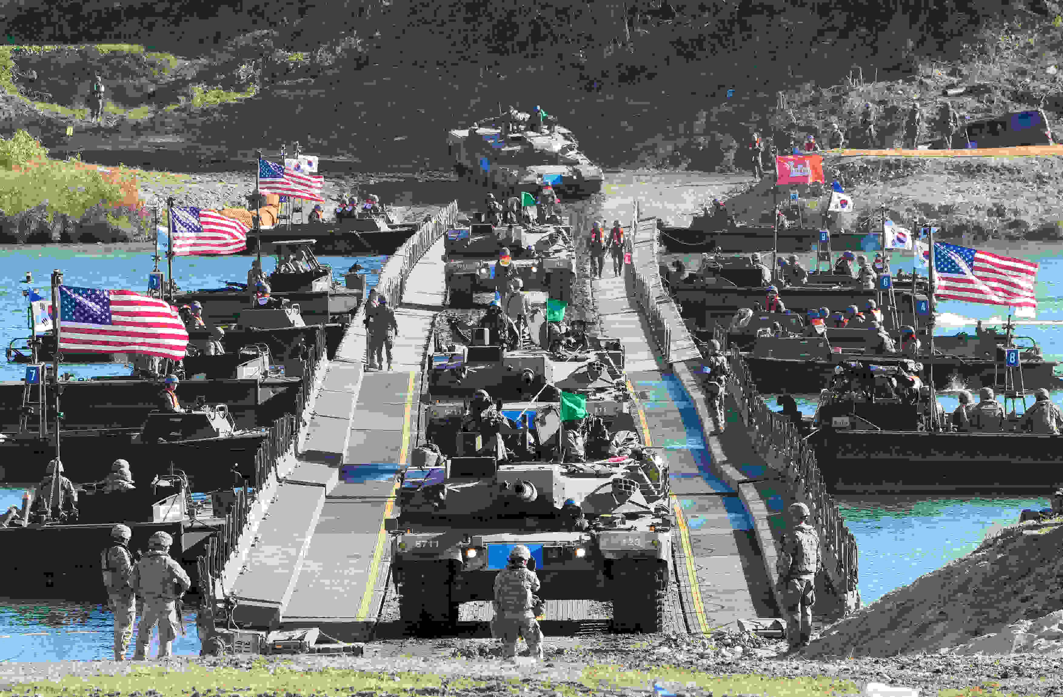 Soldați sud-coreeni în exercițiu militar, reacție la decizia lui Trump Soldați sud-coreeni în exercițiu militar, reacție la decizia lui Trump
