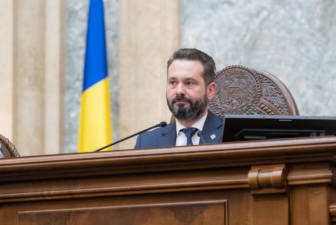 Mihai Coteț la o conferință de presă