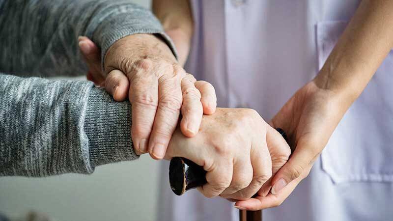 Baia Mare oferă îngrijire la domiciliu pentru 110 seniori vulnerabili