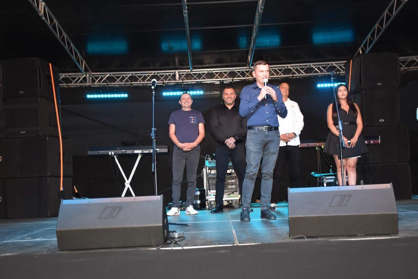 Cătălin Filip participând la Balul Țigănesc de la Craidorolț Cătălin Filip participând la Balul Țigănesc de la Craidorolț