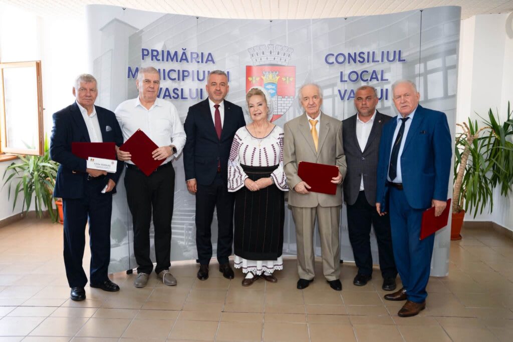 Profesor Dumitru Marin în fața Judecătoriei Vaslui Profesor Dumitru Marin în fața Judecătoriei Vaslui