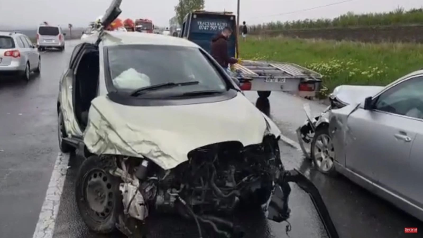 Echipaj SMURD intervenind la accident rutier lângă Sibiu Echipaj SMURD intervenind la accident rutier lângă Sibiu